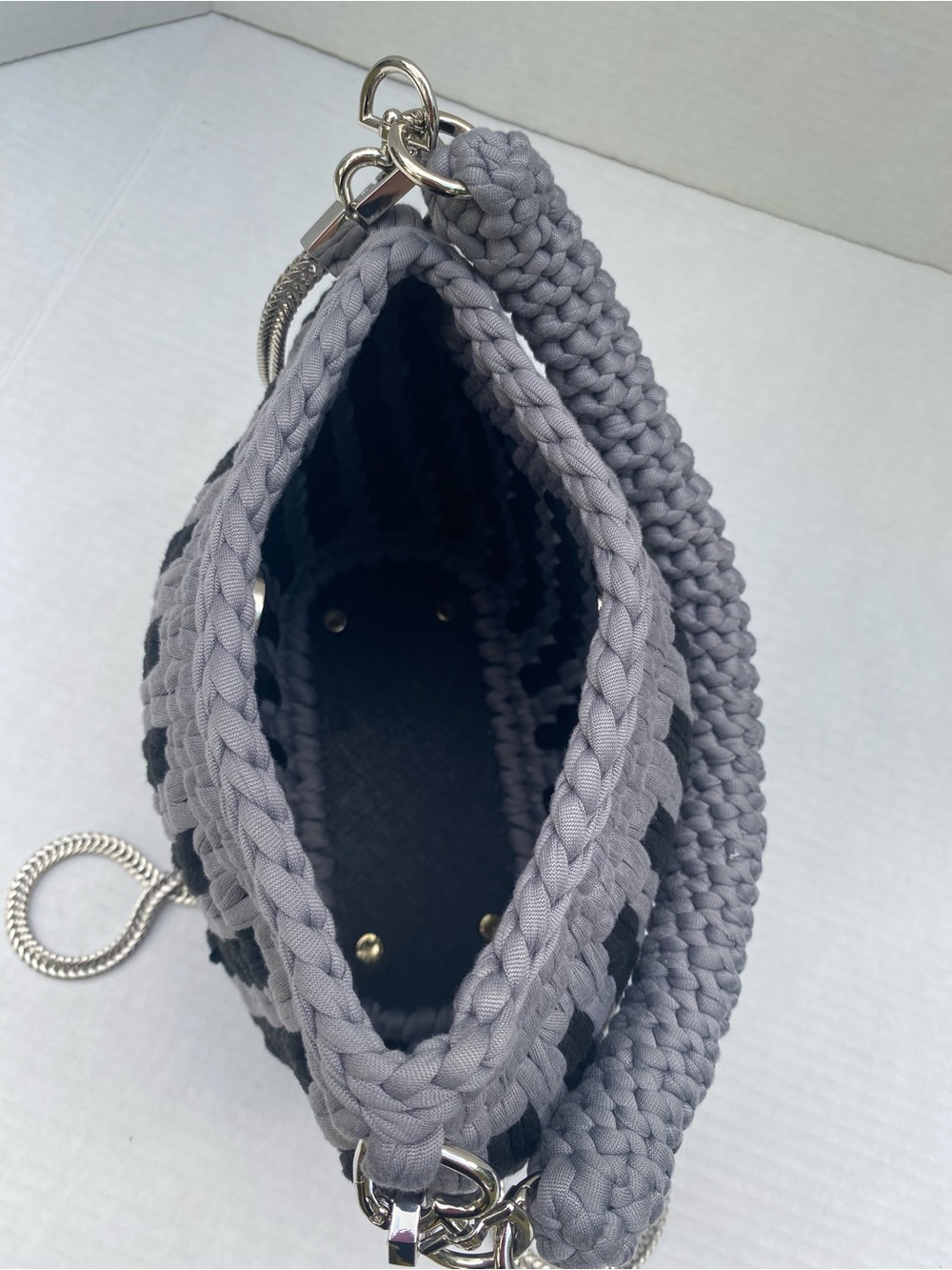 Handmade Woven Crossbody Bag - Black & Gray with Silver Chain🩶🖤 - Picture 10 of 12